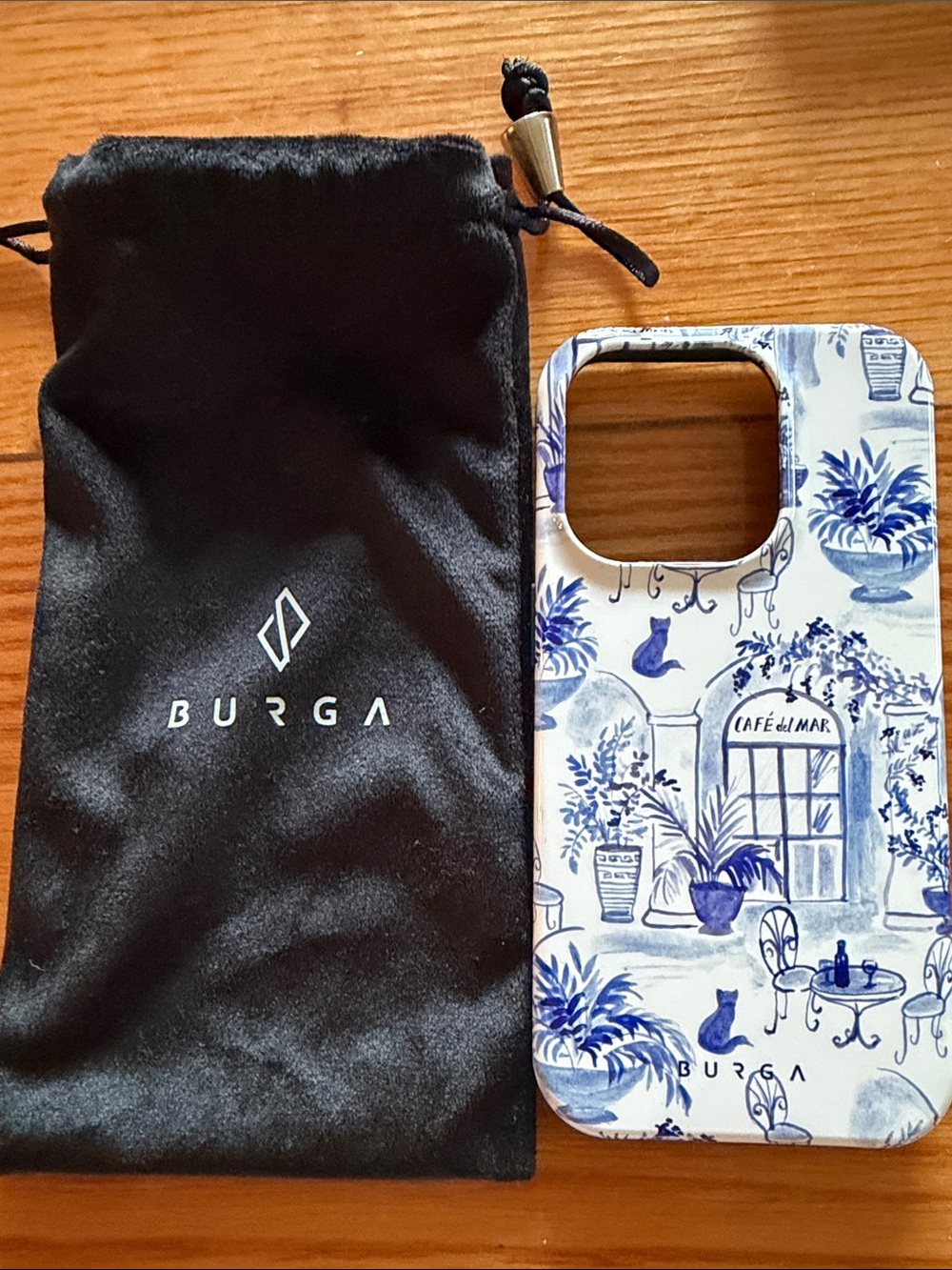 Burga Blue & White Decorative iPhone Case Italian iPhone 15 pro